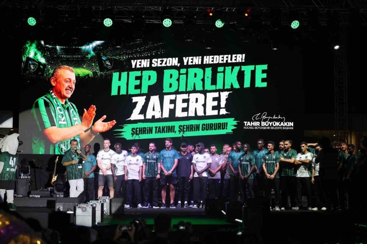 Kocaelispor yeni sezon öncesi gövde gösterisi yaptı: Metehan tanıtıldı, taraftar Buray’la coştu