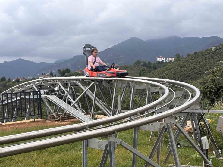Trabzon’da dağ kızağına turist akını: Metrelerce kuyruk oluşuyor