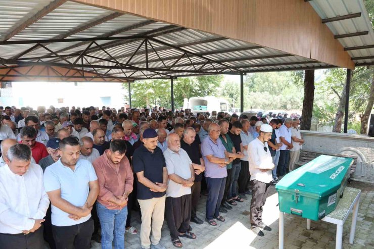 Göçükte hayatını kaybeden işçi Bekir Çelik, Kozan’da toprağa verildi