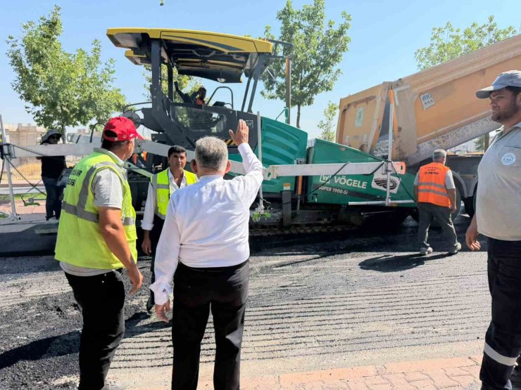 Şehit Komandolar Caddesi’ndeki asfalt çalışması devam ediyor