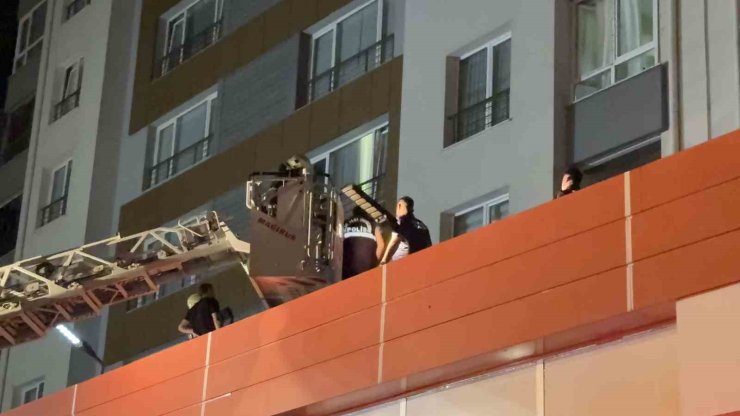 Kayseri’de 13. katta yangın: Balkondan düşen ev sahibi hayatını kaybetti