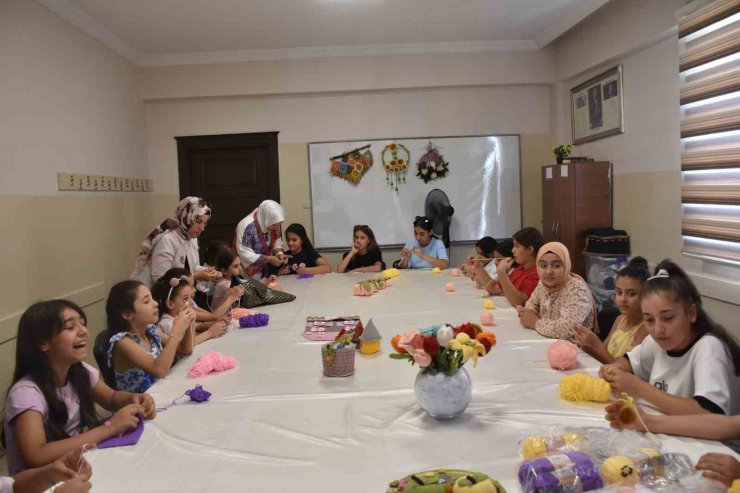 Şahinbey’de yaz tatili ilmek ilmek üretime dönüşüyor