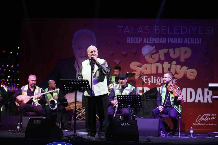 Talas’ta vefa parka, türküler meydana taştı