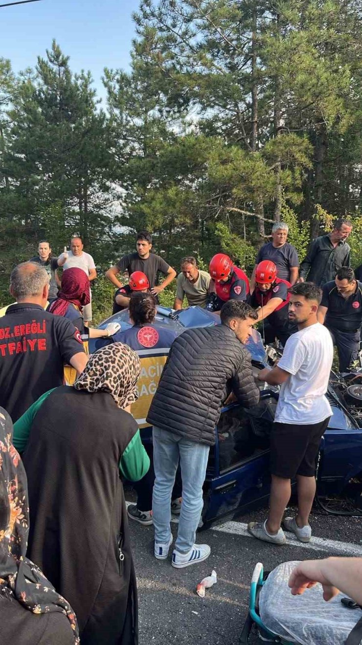 İşçi servisi ile otomobil çarpıştı: 1’i ağır 4 yaralı