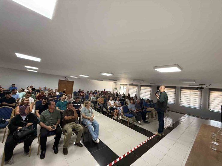 Antakya ve Defne’deki okul idarecilerine kadına yönelik şiddetle mücadele semineri verildi