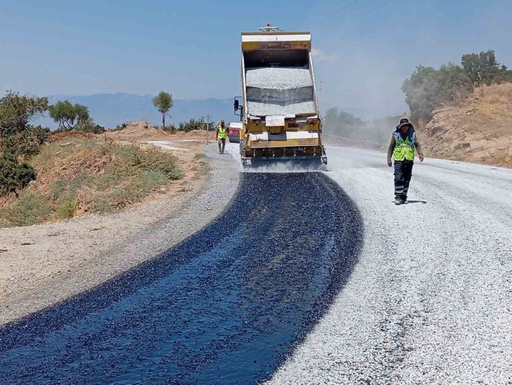Aydın’ın 17 ilçesinde yol çalışmaları sürüyor