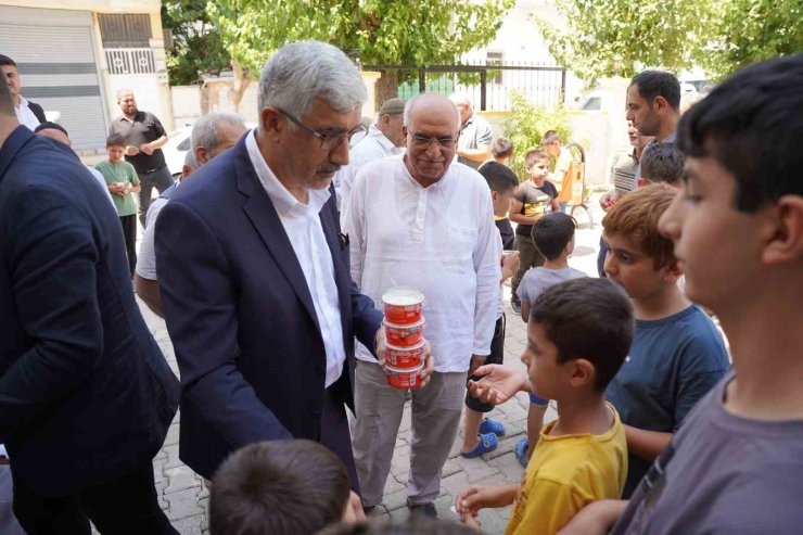 Başkan Hallaç, Muhammediye Camii’nde minik gönüllere dokundu