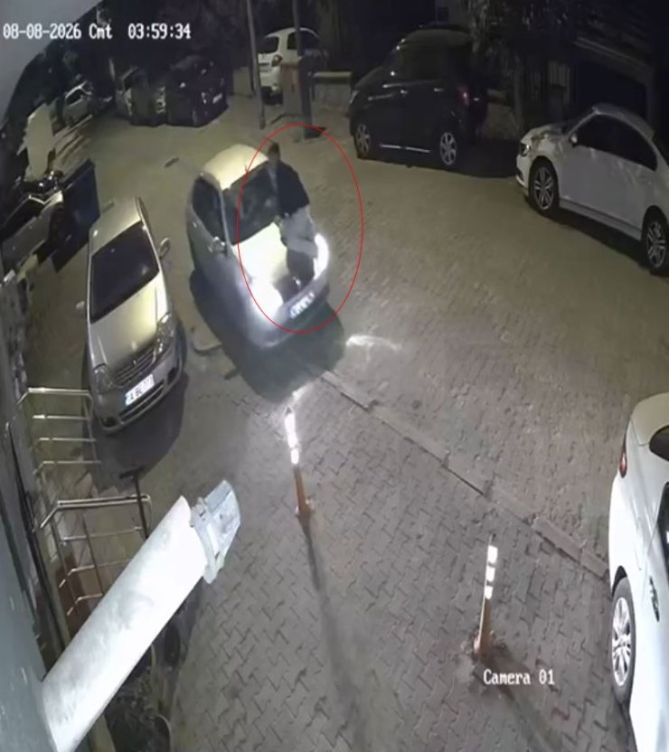 Bolu’da otomobilin kaputunda yolculuk kamerada