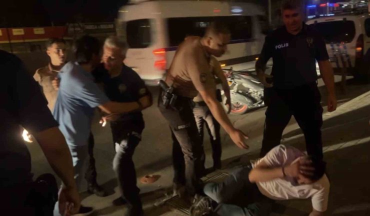 Bursa’da alkollü şahsın "Futbolcu" performansı: Kimse dokunmadı, kendini yere bıraktı