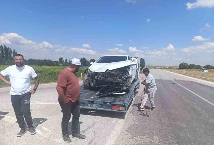 Çorum’da pikap ile otomobil çarpıştı: 2 yaralı