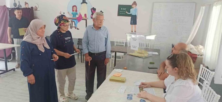 Devrek’te köy statüsündeki yerleşim birimi mahalle olmak için referanduma gitti