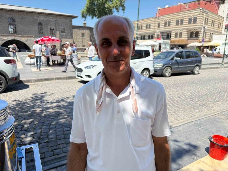 32 yıldır yaz ayları geçim kaynağı oluyor
