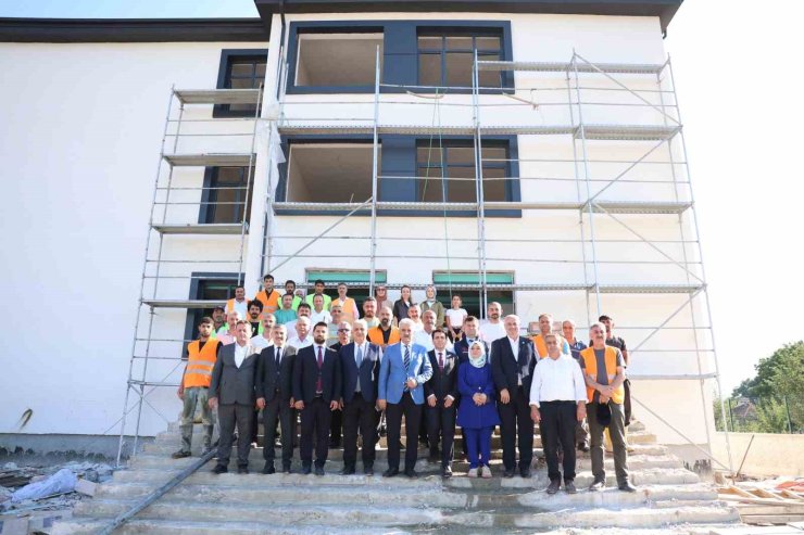 Dikmeli İlkokulu yeni eğitim dönemine hazırlanıyor