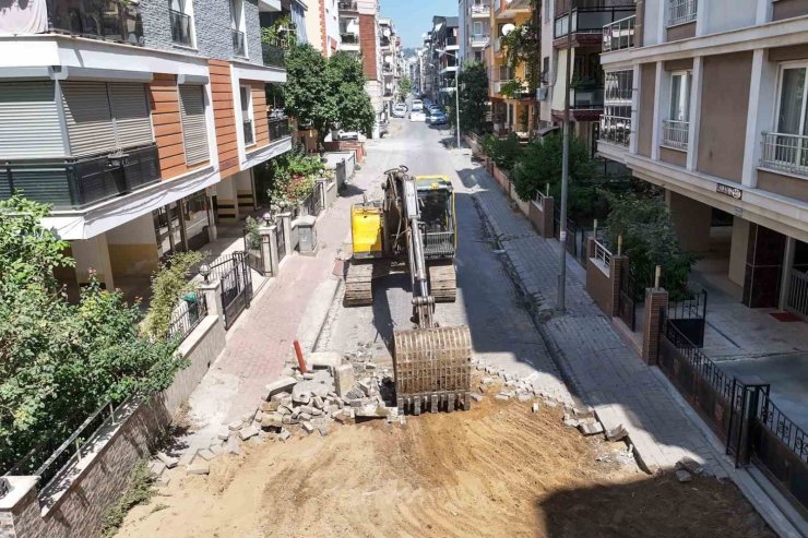 Efeler’de yıpranan yollar yenileniyor