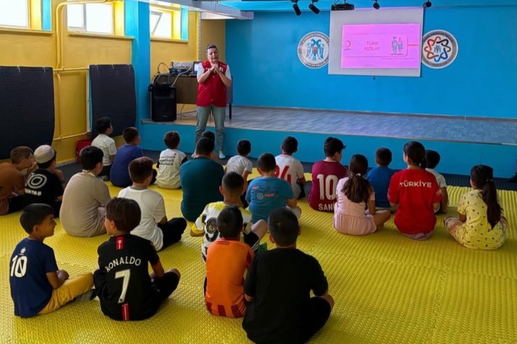 Erzincan’da öğrencilere ’Kızılaycılık’ eğitimi verildi