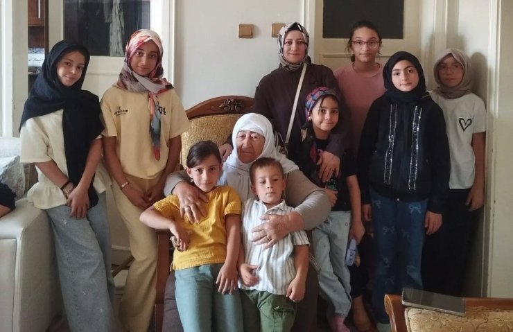 Yaz Kur’an kursu öğrencilerinden yaşlılara ziyaret