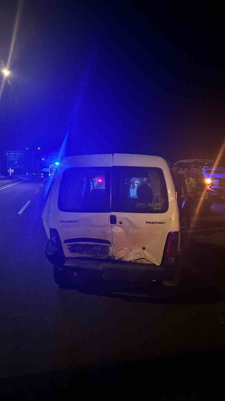 Bolu’da otomobil ile hafif ticari araç çarpıştı: 2 yaralı