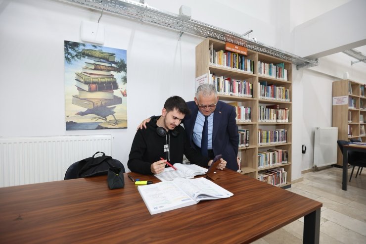 Başkan Büyükkılıç’ın "Okuyan ve Okutan Şehir" vizyonu Kayseri’yi Türkiye’nin zirvesine taşıdı