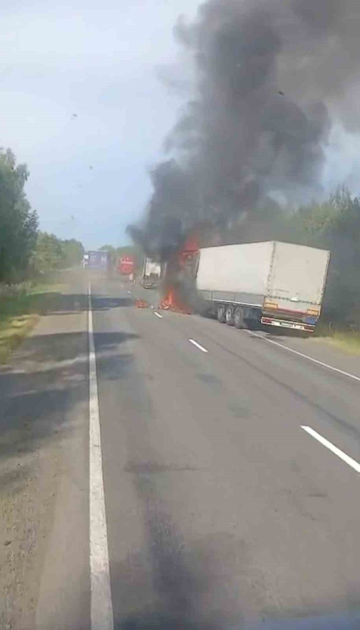 Rusya-Belarus sınırında tırlara dron saldırısı: Türk tırcılar dehşet anlarını kaydetti