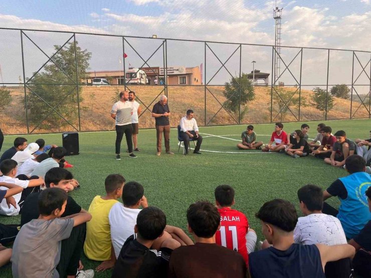 Dicle Kaymakamı Atış, gençlerle bir araya geldi