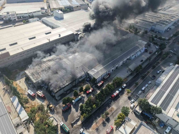 Gaziantep’te tekstil fabrikasındaki yangın dron ile görüntülendi