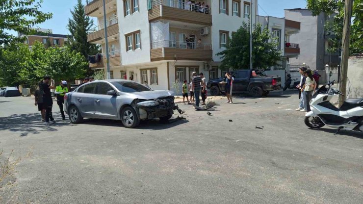 Pikap ile otomobil çarpıştı: 1 yaralı