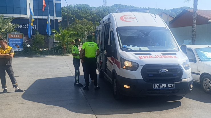 Manavgat’ta motosiklet kazası: 2 yaralı