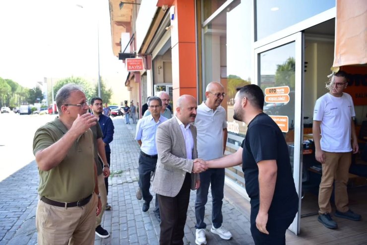Vali Varol, Toptan Gıdacılar Çarşısı’nda esnaf ve vatandaşlarla buluştu