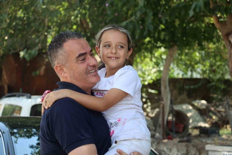 Yangında bisikleti yanan Hazal’a Başkan Arıcı, yeni bisiklet hediye etti