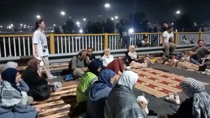 Filistin konvoyu Irak sınırında durduruldu