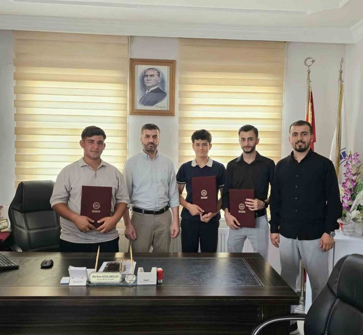 Çermikte hafızlık eğitimini tamamlayanlara belgeleri verildi