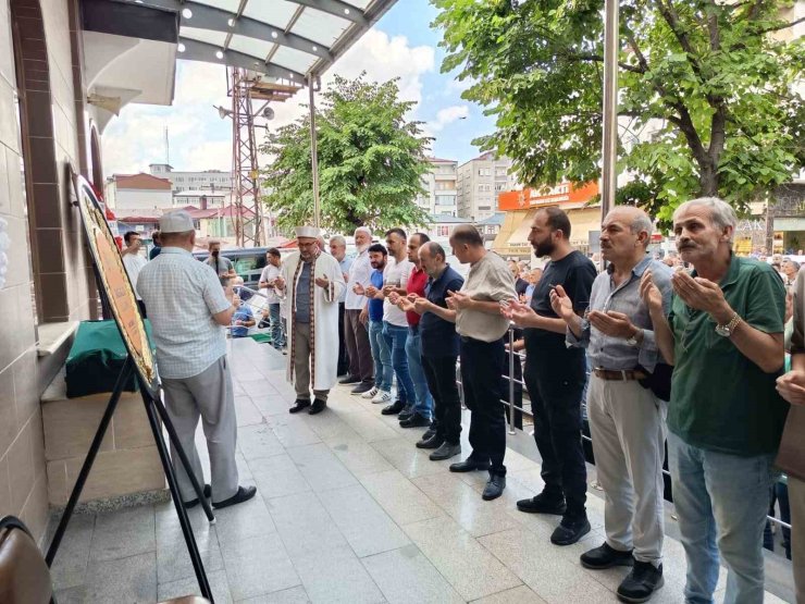 Denizde boğulan genç son yolculuğuna uğurlandı