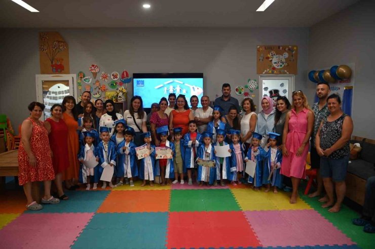 Anne Baba Çocuk Merkezi’ne minikler mezuniyet heyecanı yaşadı