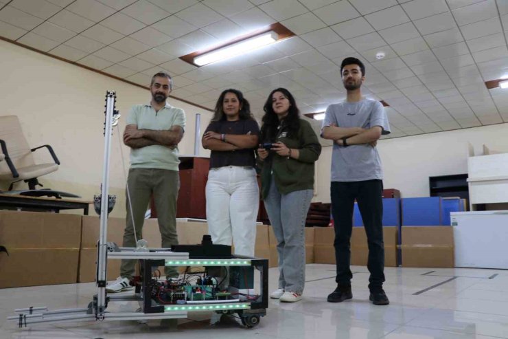 Üniversite öğrencileri fabrikalarda insan gücünü azaltacak yapay zekalı forklift geliştirdi