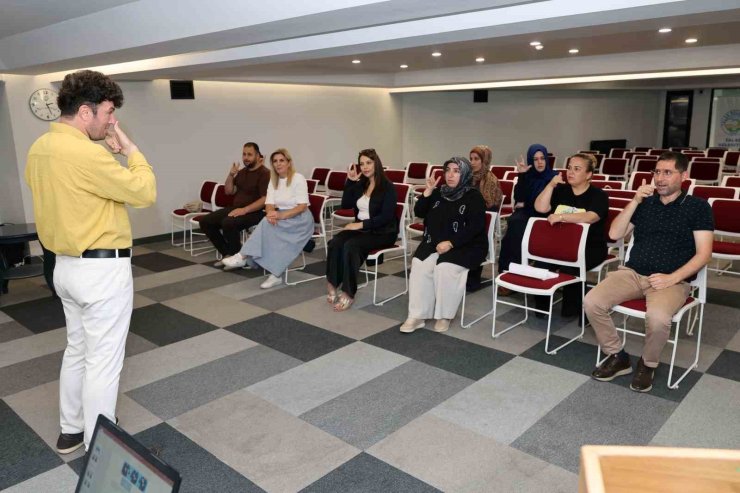 Talas Belediyesi personeline işaret dili eğitimi