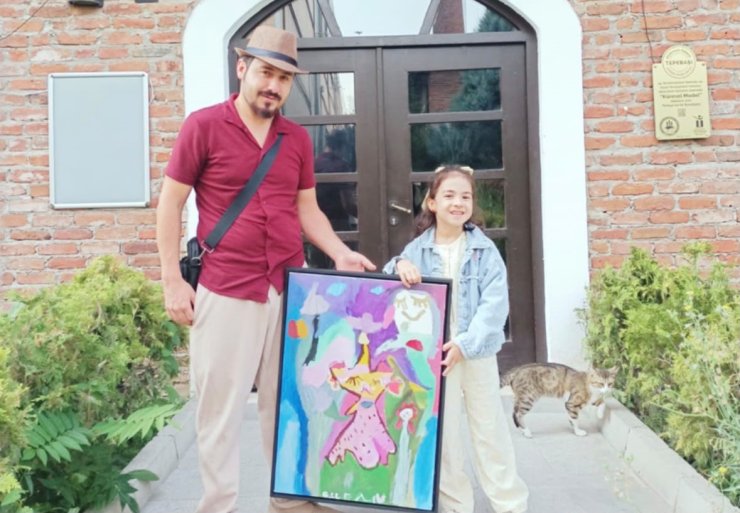 Eskişehir’deki Frig Sergisine 6 yaşındaki minik ressam damga vurdu