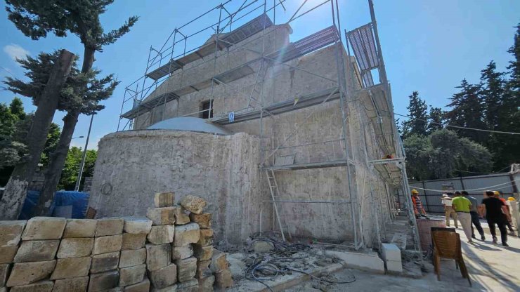 Depremde hasar gören 441 yıllık İskenderun Aziz Corc Rum Ortodoks kilisesi fotoğraflardan yola çıkılarak orijinal haliyle restore ediliyor