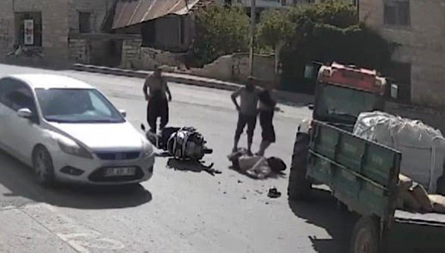 Mersin’de motosiklet traktörle çarpıştı: 1 yaralı