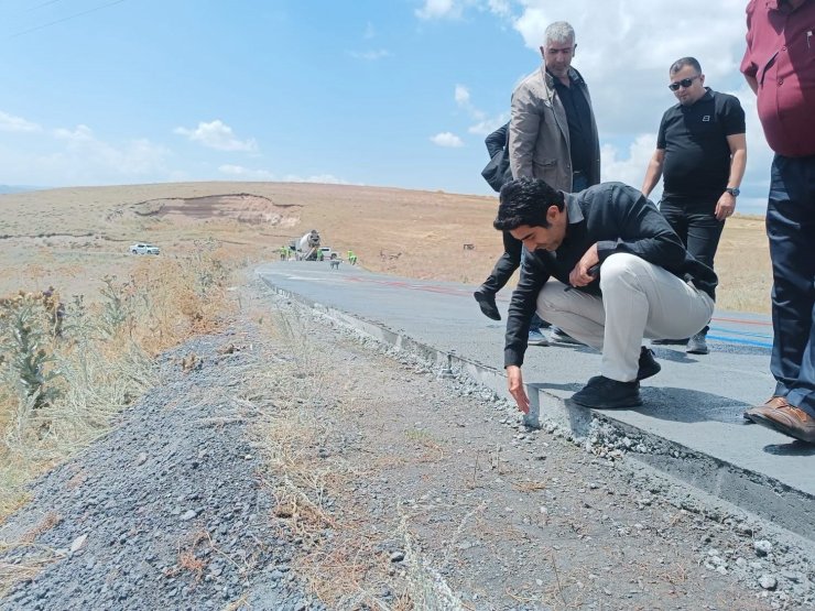 Sarıkamış’ta beton yol çalışmaları yerinde incelendi