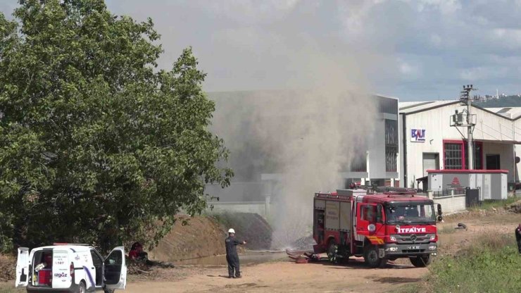 Kocaeli’de doğal gaz borusu delindi: Gaz metrelerce havaya yükseldi