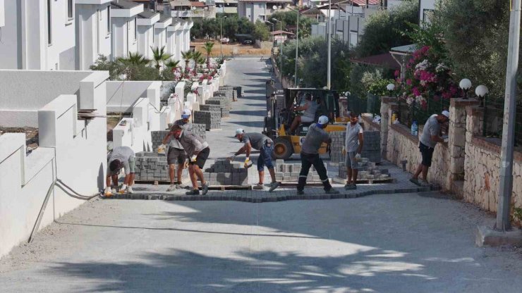 Didim Belediyesi Akbük’te parke taşı döşeme çalışmalarını sürdürüyor