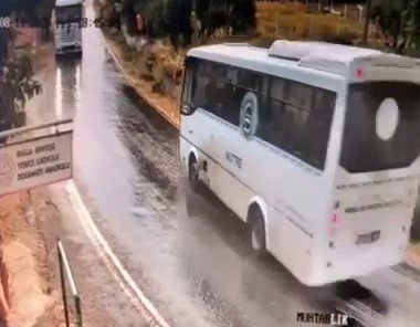 Muğla’da 8 kişinin yaralandığı kazanın görüntüleri ortaya çıktı