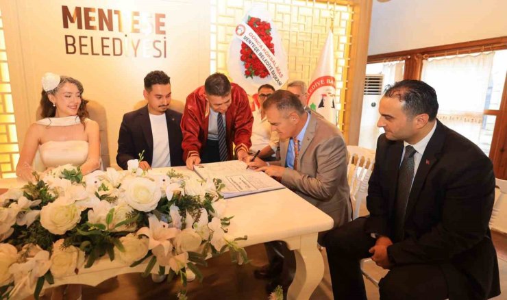 Vali Akbıyık şehit yakınının nikâhında şahitlik yaptı