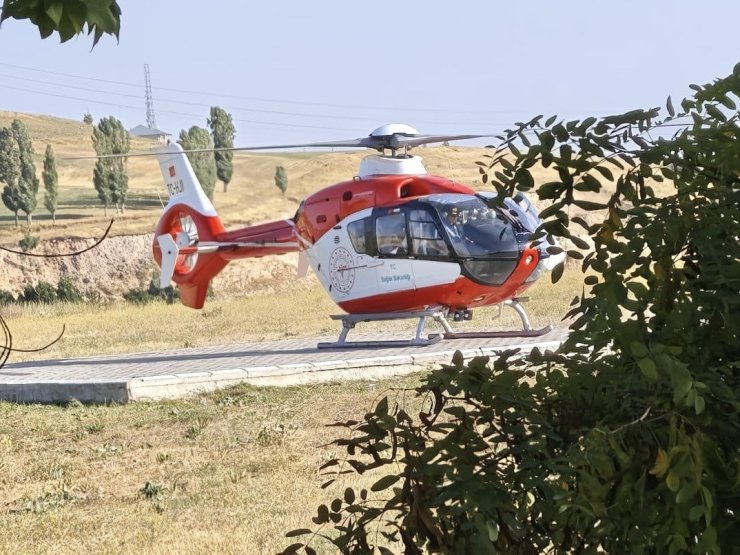 Erciş’ten Erzurum’a helikopter ambulansla entübe hasta nakli