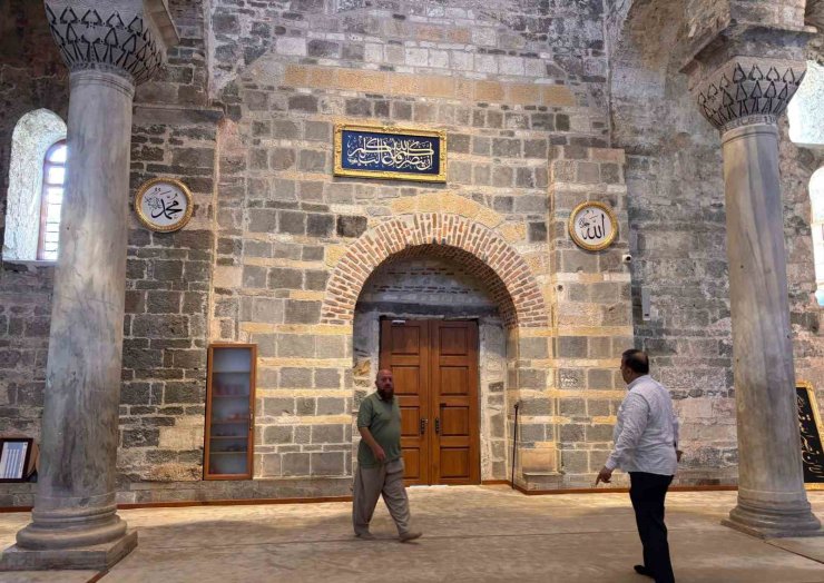 Trabzon Ayasofya hat yazıları ile bezendi