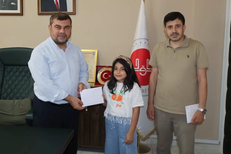 Hatay’da "Yaz Kur’an Kursu Hikâyem" yarışmasında dereceye giren öğrenciler ödüllendirildi