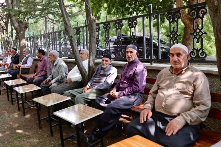 Vali Çelik, vatandaşlarla buluştu