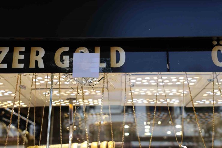Kuyumcu dükkanına silahlı saldırı