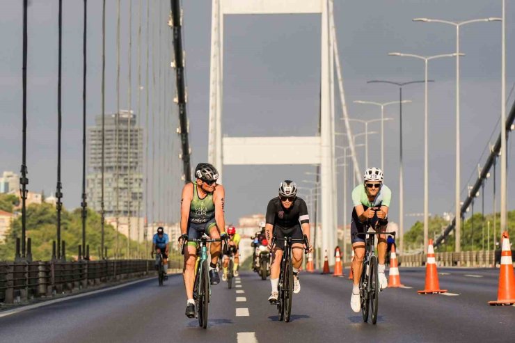 Dünyanın ilk ve tek kıtalararası triatlon heyecanı İstanbul’da yaşandı