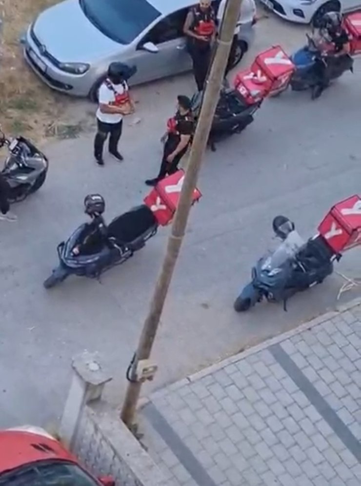 Korsan sipariş kuryeleri kapıya dizdi, kuryeler isyan etti